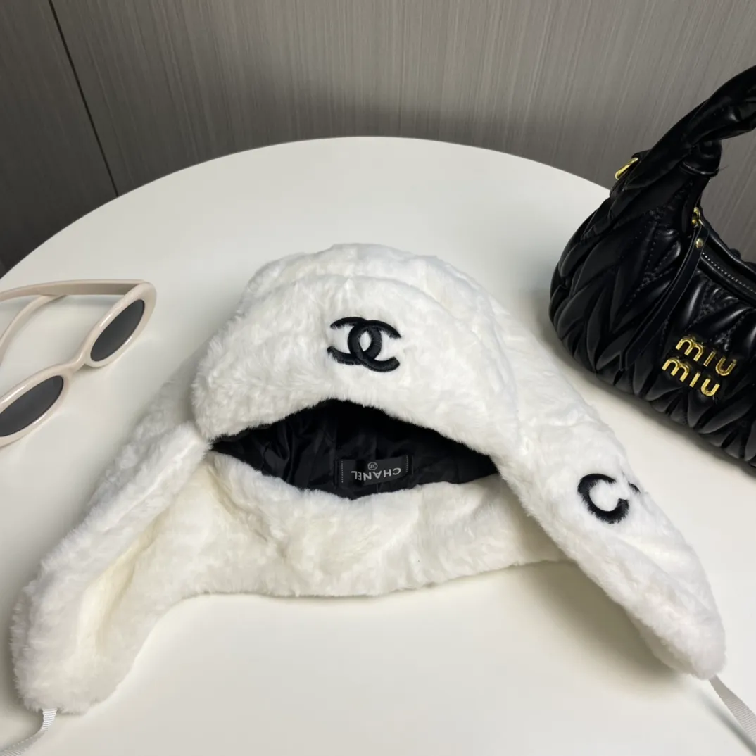 P70 Chanel 🎿 Ski Series Autumn and Winter Goods Popular Lei Feng Hat Ear Protector Hat Soft and Warm, Essential for Skiing