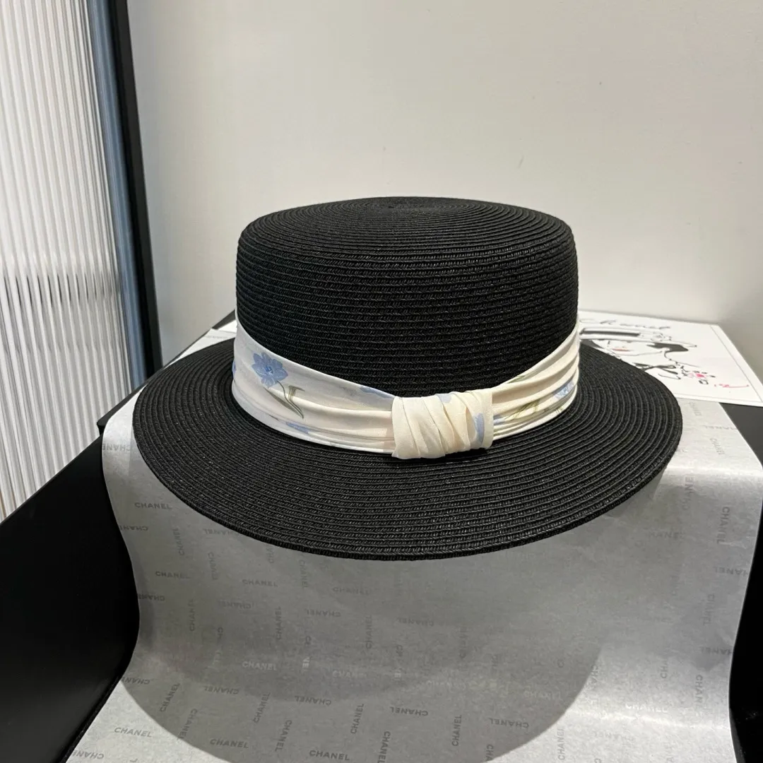 💰140¥ Chanel flat top hat, head circumference 57cm