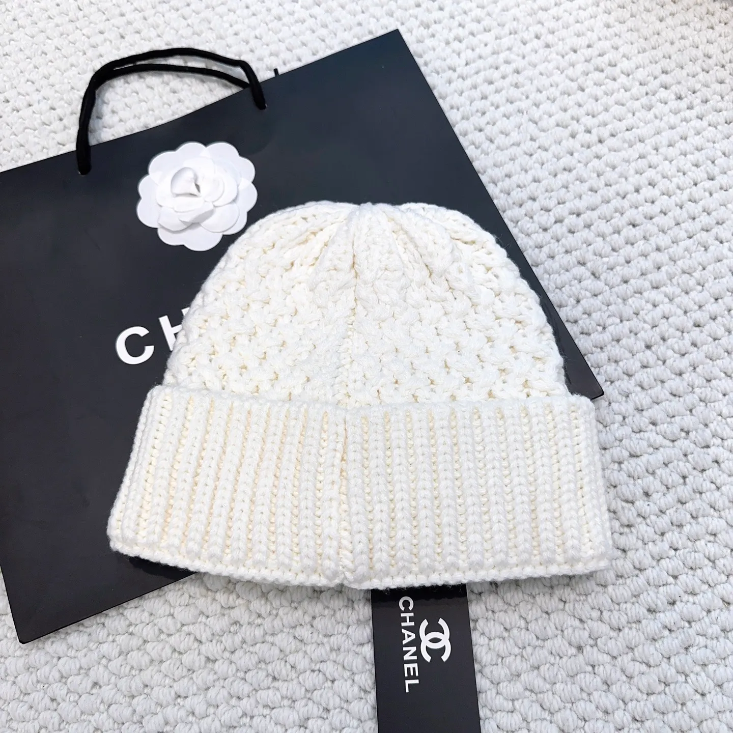 P70 Chanel official website quality Chanel autumn and winter woolen hat recommended by Internet celebrity fashion bloggers, Xiaohongshu's popular style, super soft and comfortable knitted hat with excellent elasticity!