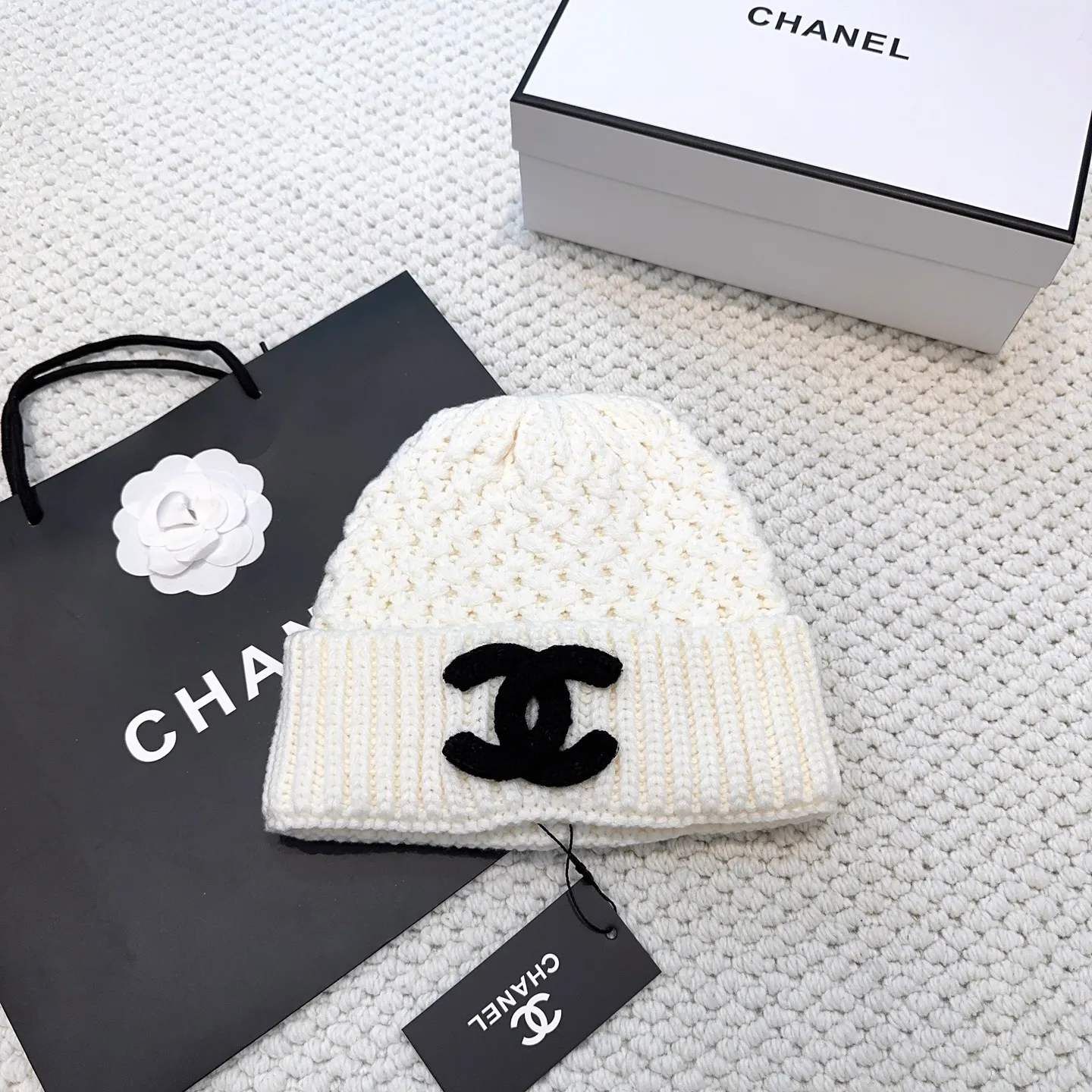 P70 Chanel official website quality Chanel autumn and winter woolen hat recommended by Internet celebrity fashion bloggers, Xiaohongshu's popular style, super soft and comfortable knitted hat with excellent elasticity!