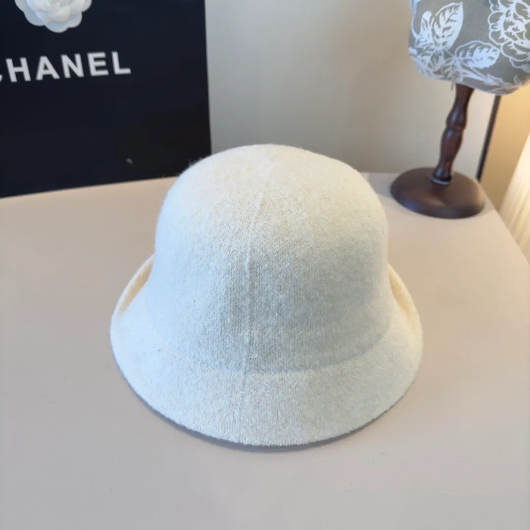💰120¥ Chanel's new wool curled basin hat, irregular cut design, head circumference 57cm