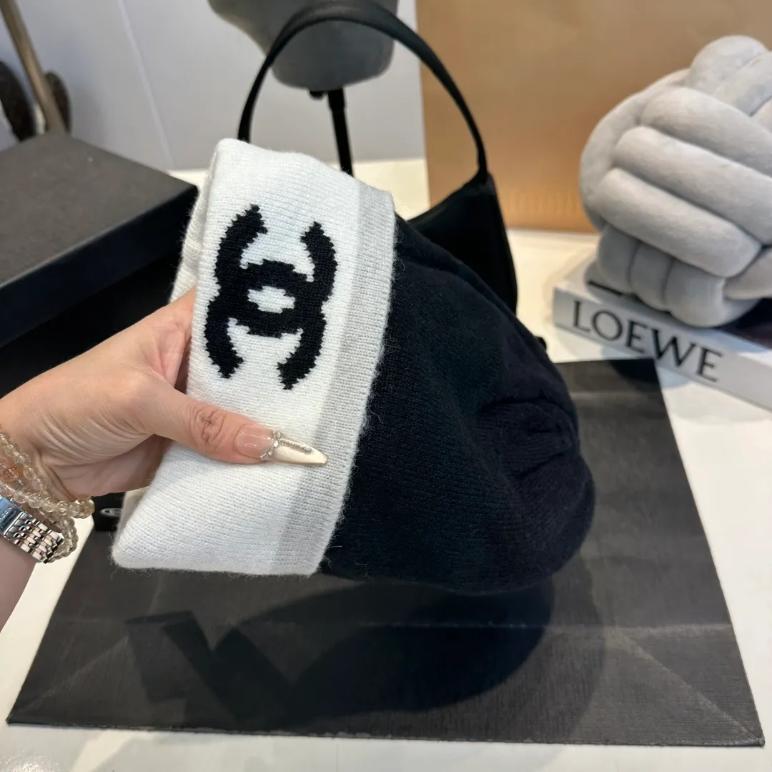 P70 Chanel official website quality Chanel autumn and winter woolen hat recommended by Internet celebrity fashion bloggers, Xiaohongshu's popular style, super soft and comfortable knitted hat with excellent elasticity!