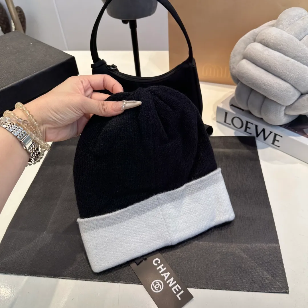 P70 Chanel official website quality Chanel autumn and winter woolen hat recommended by Internet celebrity fashion bloggers, Xiaohongshu's popular style, super soft and comfortable knitted hat with excellent elasticity!