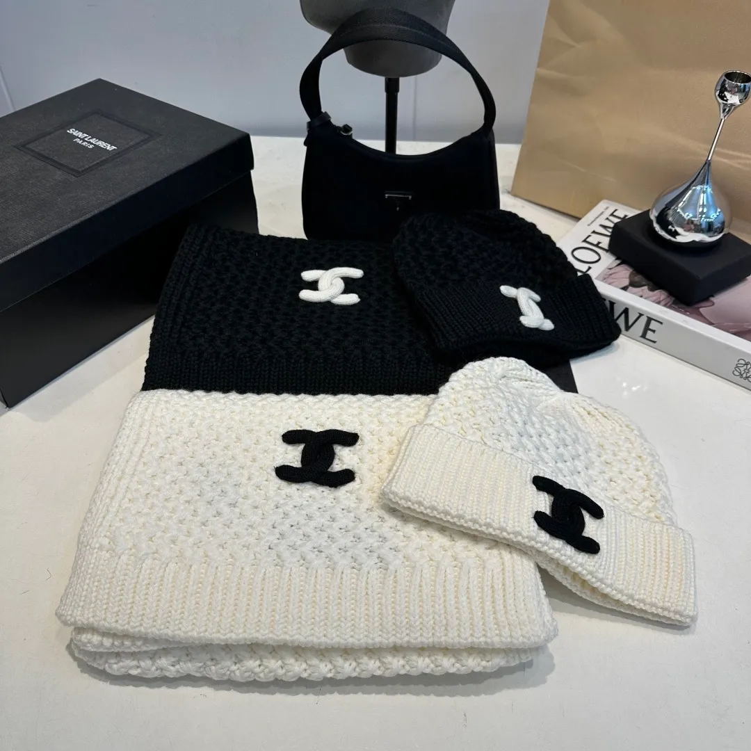 P180 CHANEL Chanel. Classic wool suit🌟hat+scarf, warm and super comfortable~A great tool for young ladies to reduce their age in winter~This winter, all you need is a set of hats~warm and fashionable