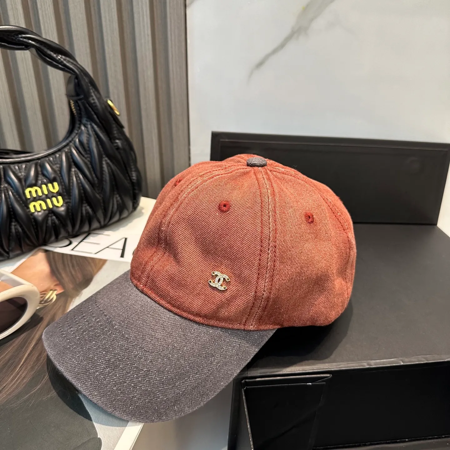 P60 Chanel (Chanel) counter new original washed denim baseball cap, customized three-dimensional logo is exquisite! Original quality, exclusive physical shooting.