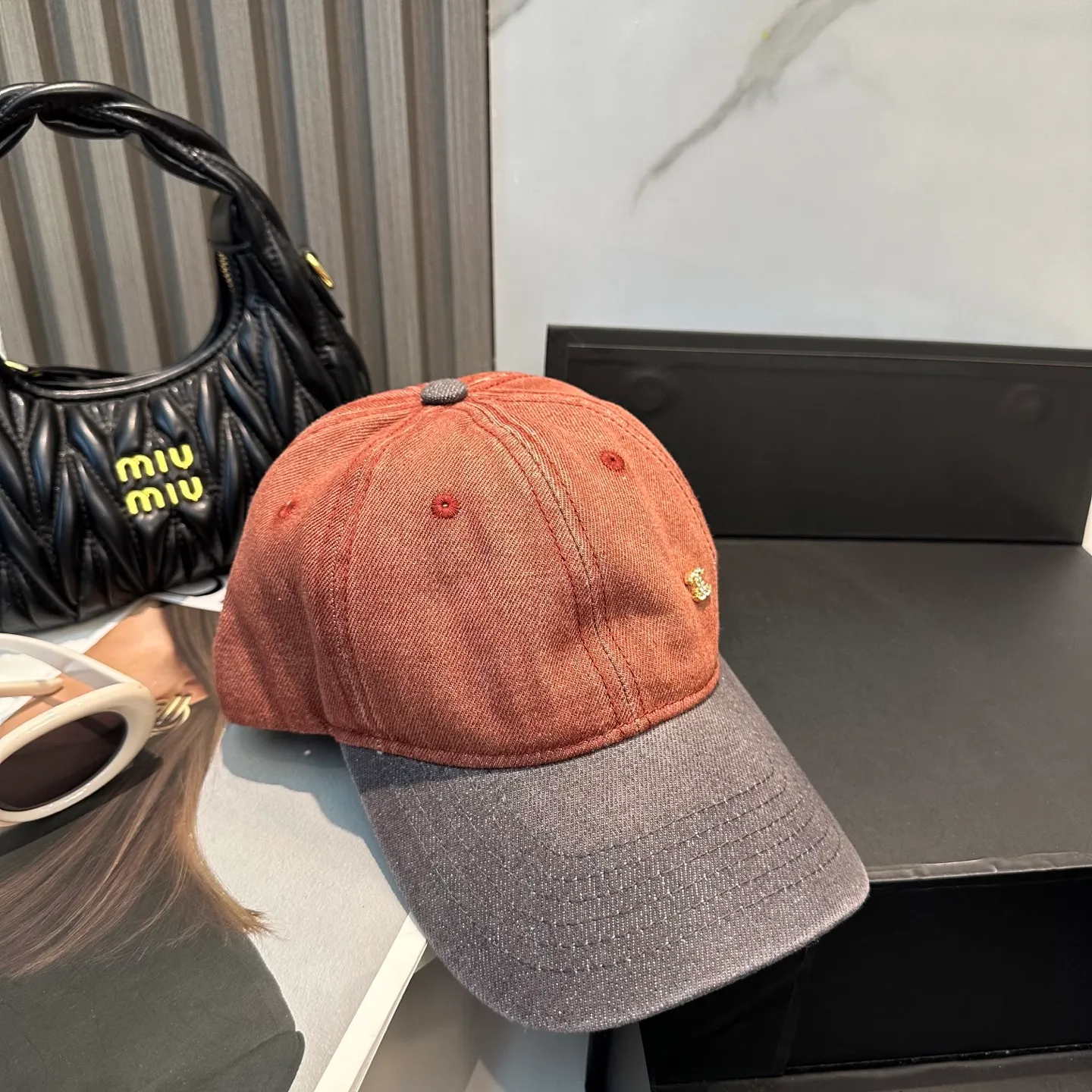 P60 Chanel (Chanel) counter new original washed denim baseball cap, customized three-dimensional logo is exquisite! Original quality, exclusive physical shooting.