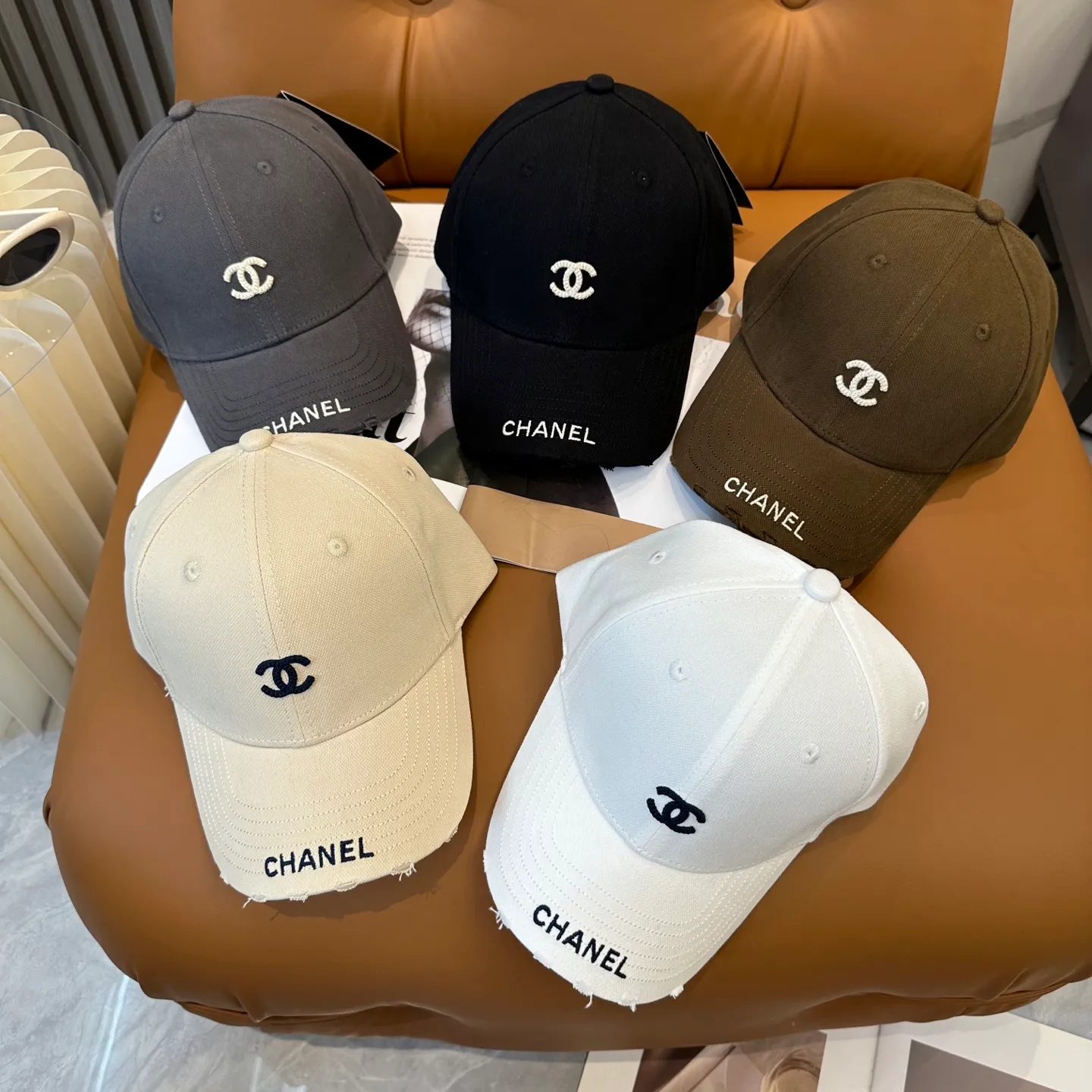 P50 CHANEL [Chanel] New simple embroidered logo baseball cap, new model shipped, big brand style is super easy to match, hurry up and get it!