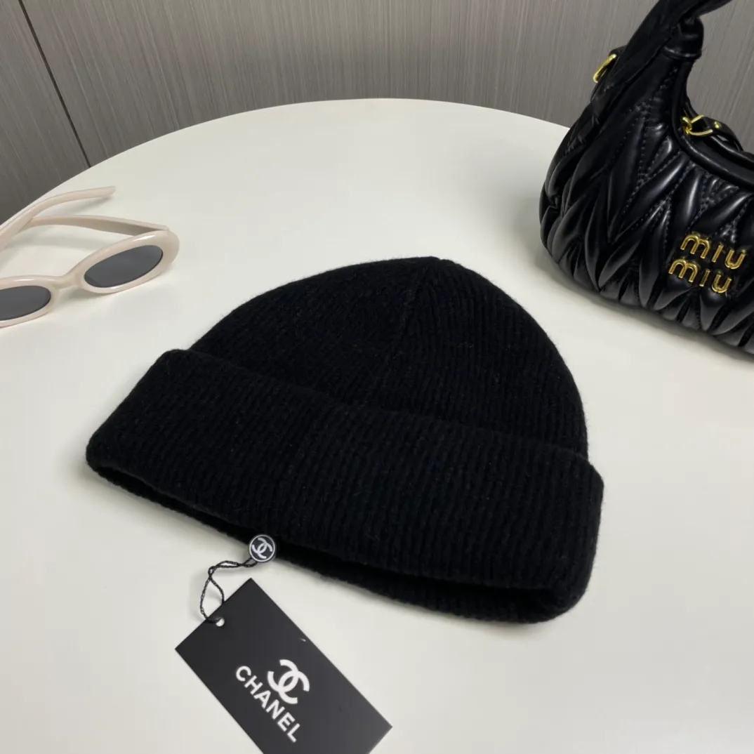 P66 comes with dust bag 🌺 [CHANEL] New wool knitted hat, Xiaohongshu, recommended by major Internet celebrities! Thicker and warmer, fashionable and popular🌸First-class texture, the best brand for keeping warm in autumn and winter, order now, limited quantity available