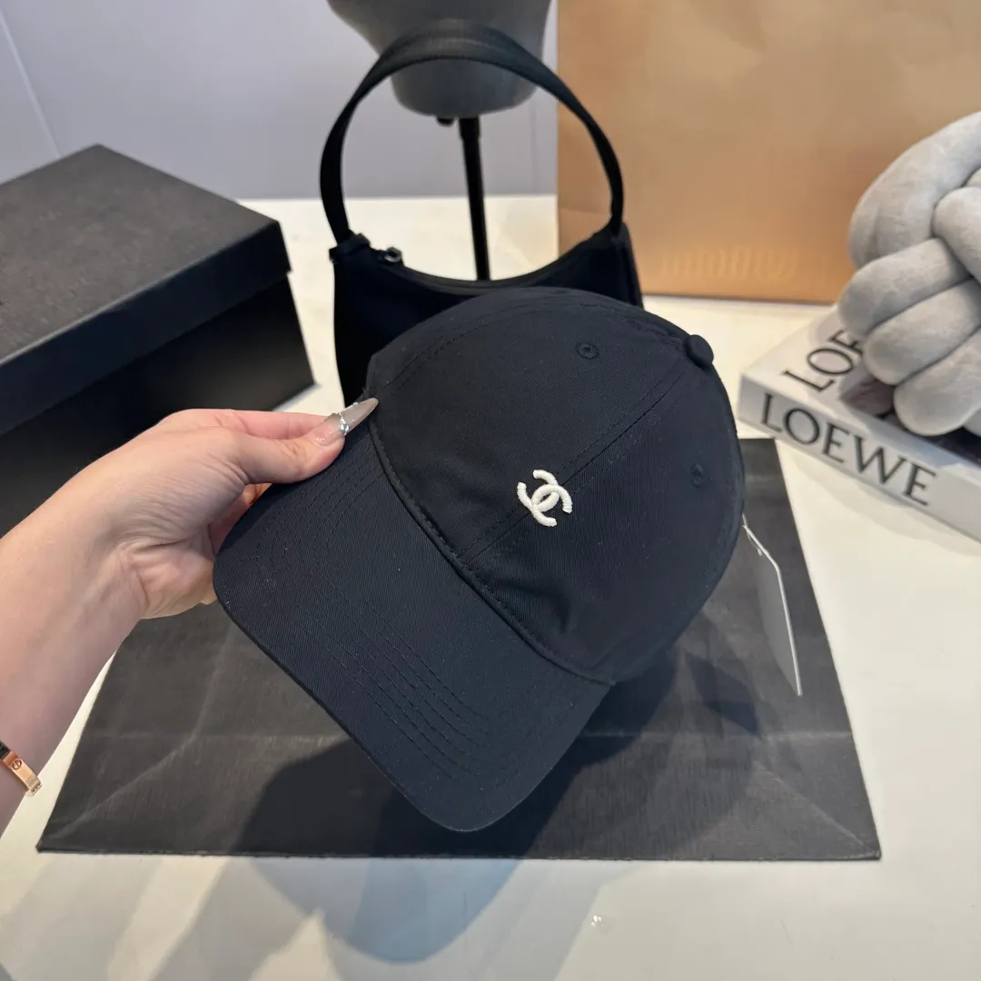 P56 CHANEL new high-end diamond hard-top baseball cap, Xiaoxiang logo is classic and simple, fashionable and casual design new product