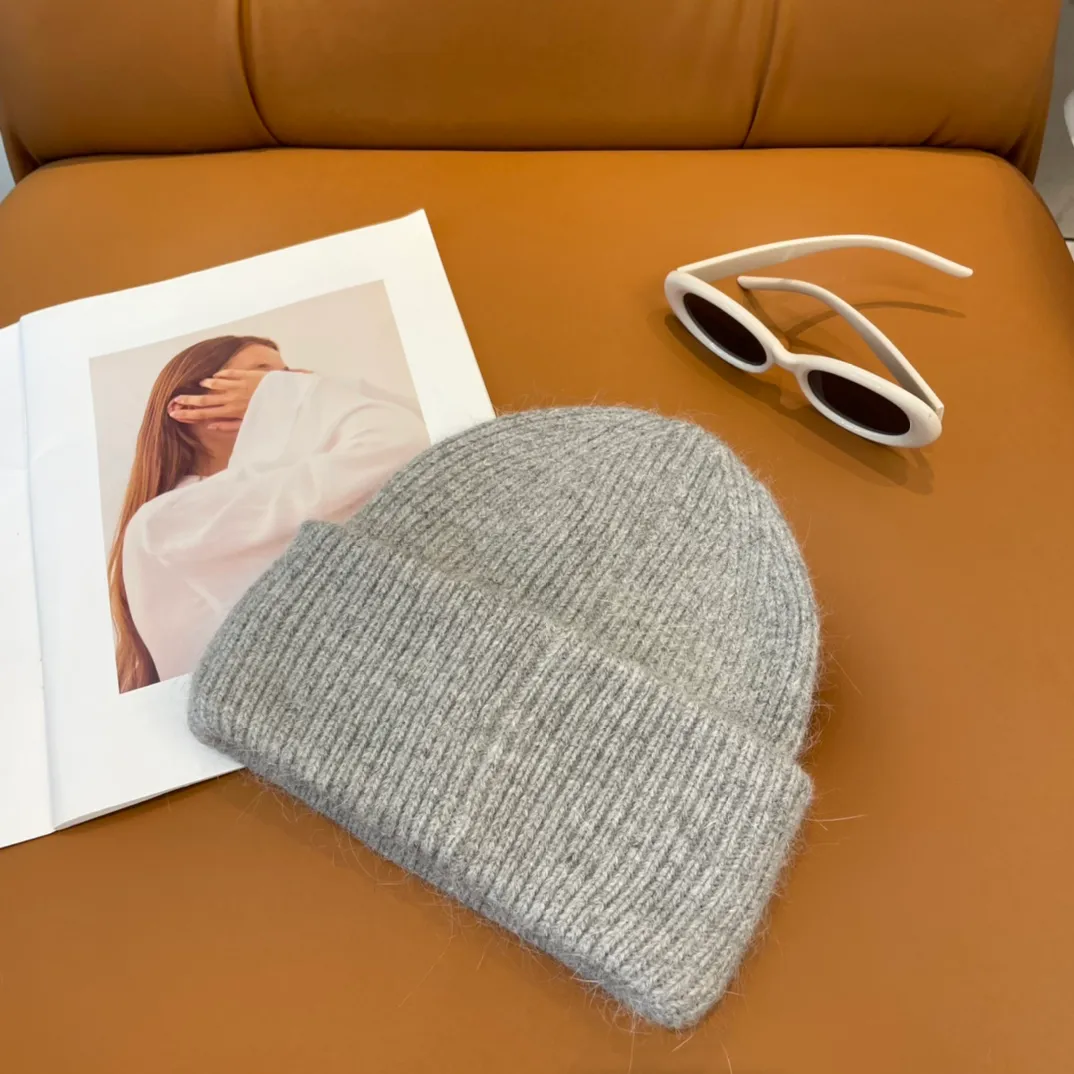 P56 comes with dust bag 🌺 [CHANEL] New rabbit fur knitted hat, Xiaohongshu, the main recommendation of major Internet celebrities! Thicker and warmer, fashionable and popular🌸First-class texture, the best brand for keeping warm in autumn and winter, order now, limited quantity available