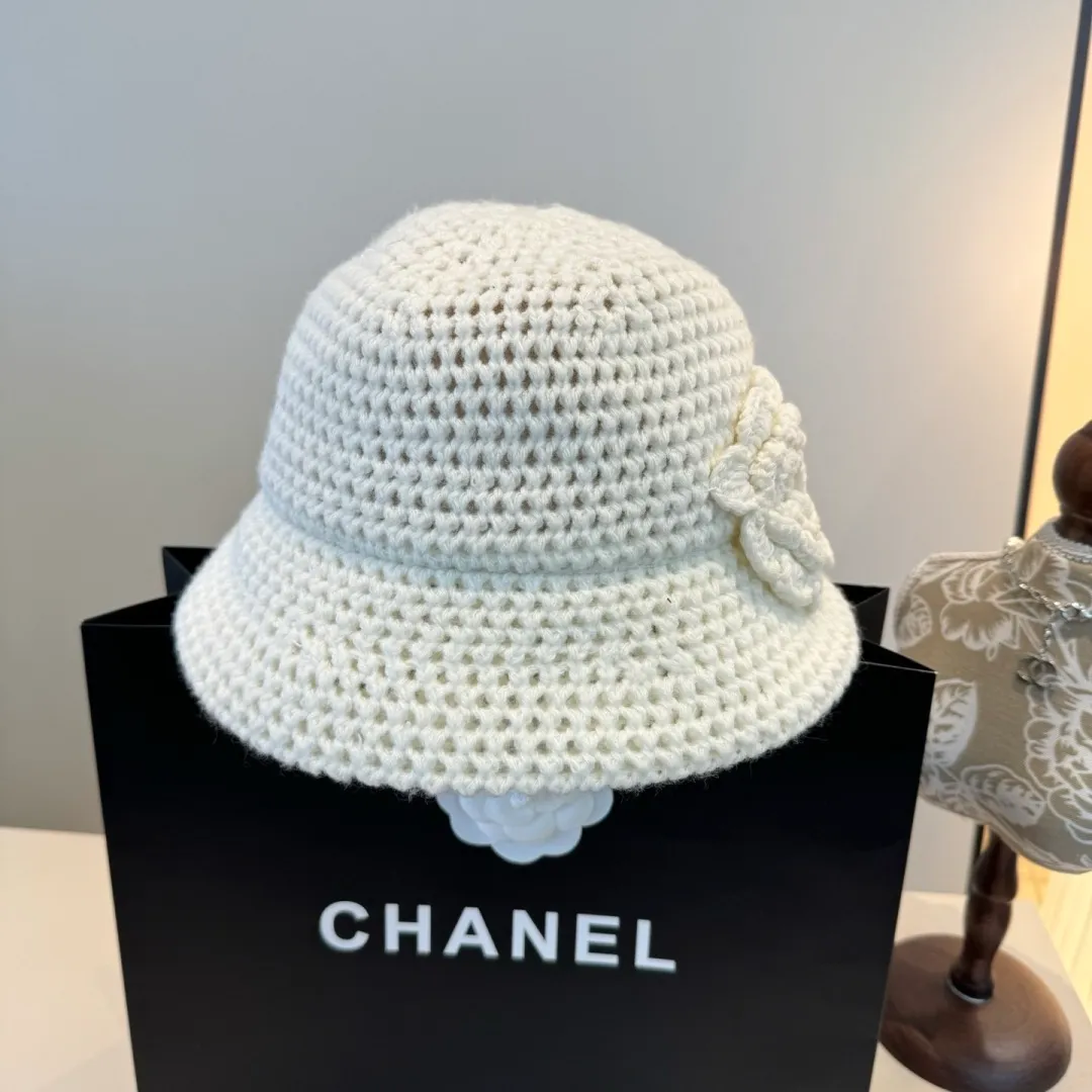 💰110¥ Chanel new camellia knitted bucket hat
