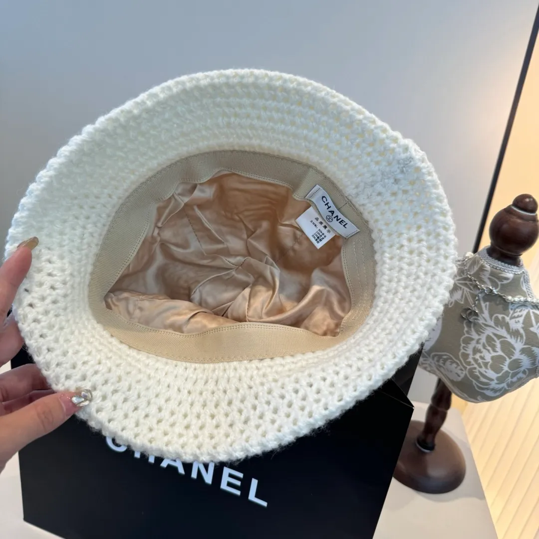 💰110¥ Chanel new camellia knitted bucket hat