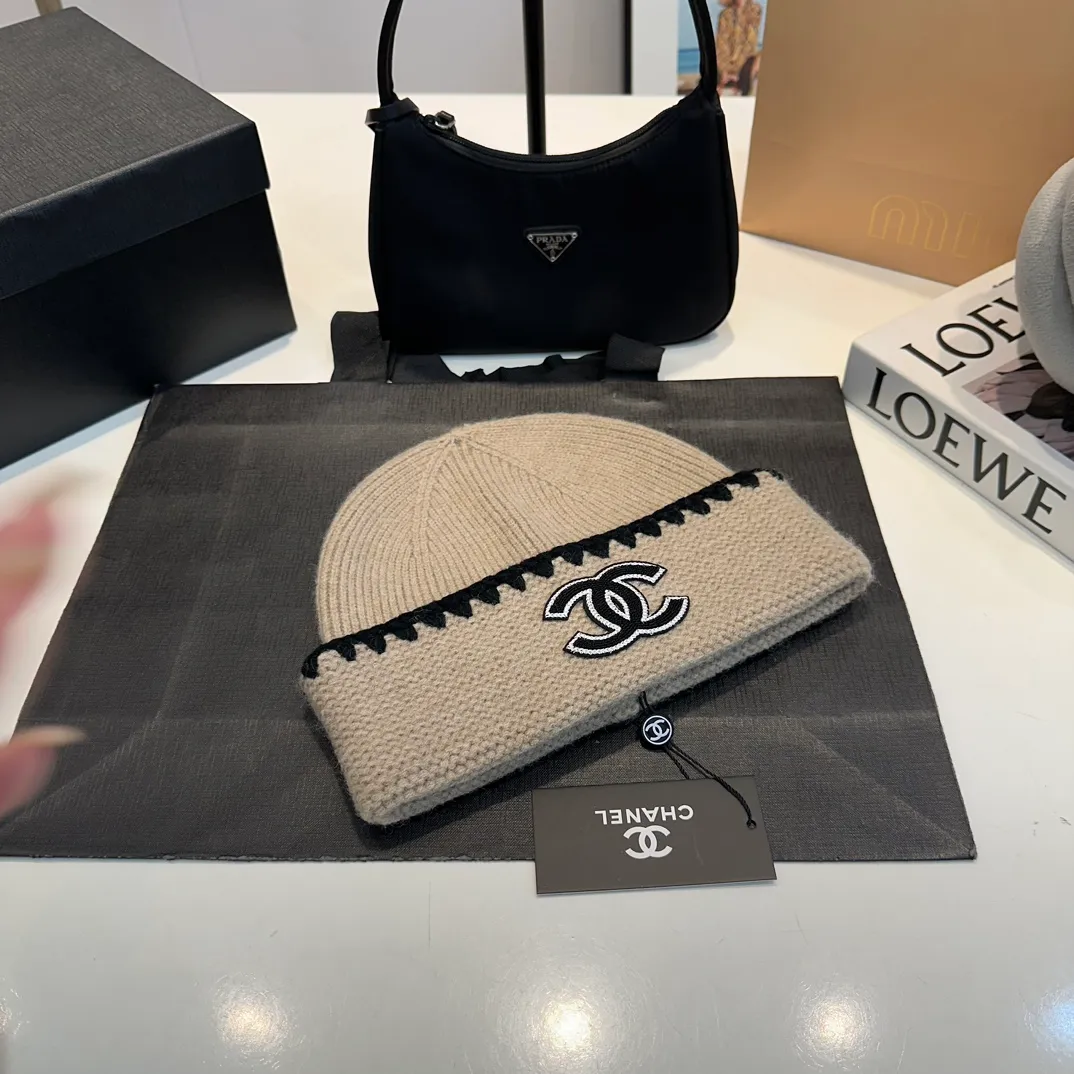 P60 CHANEL new rabbit fur knitted hat, Xiaohongshu, the main recommendation of major Internet celebrities! Thicker and warmer, fashionable and popular🌸First-class texture, the best brand for keeping warm in autumn and winter, order now, limited quantity available