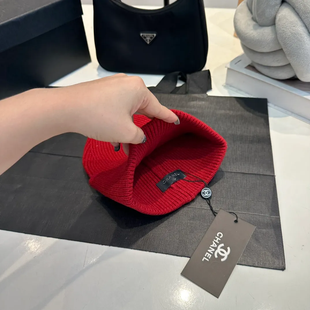 P170 Chanel Beanie Hat Set Hat Scarf Hat + Scarf + Gloves