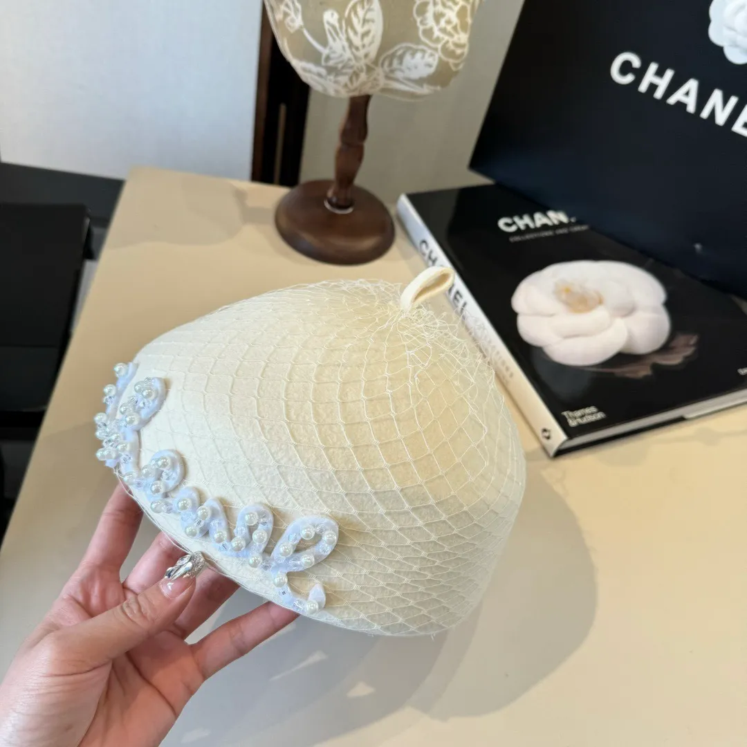 💰190¥ White Chanel beret, customized with small fragrance style high-end fabrics, head circumference 57cm