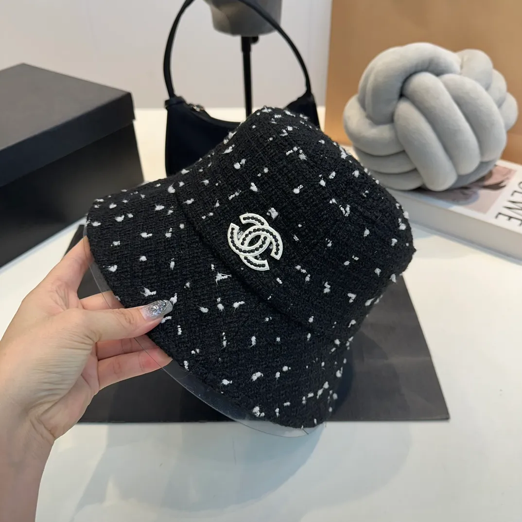 P60 Chanel Chanel hat women's Internet celebrity style retro British plaid fisherman hat women's autumn and winter Korean version concave basin hat