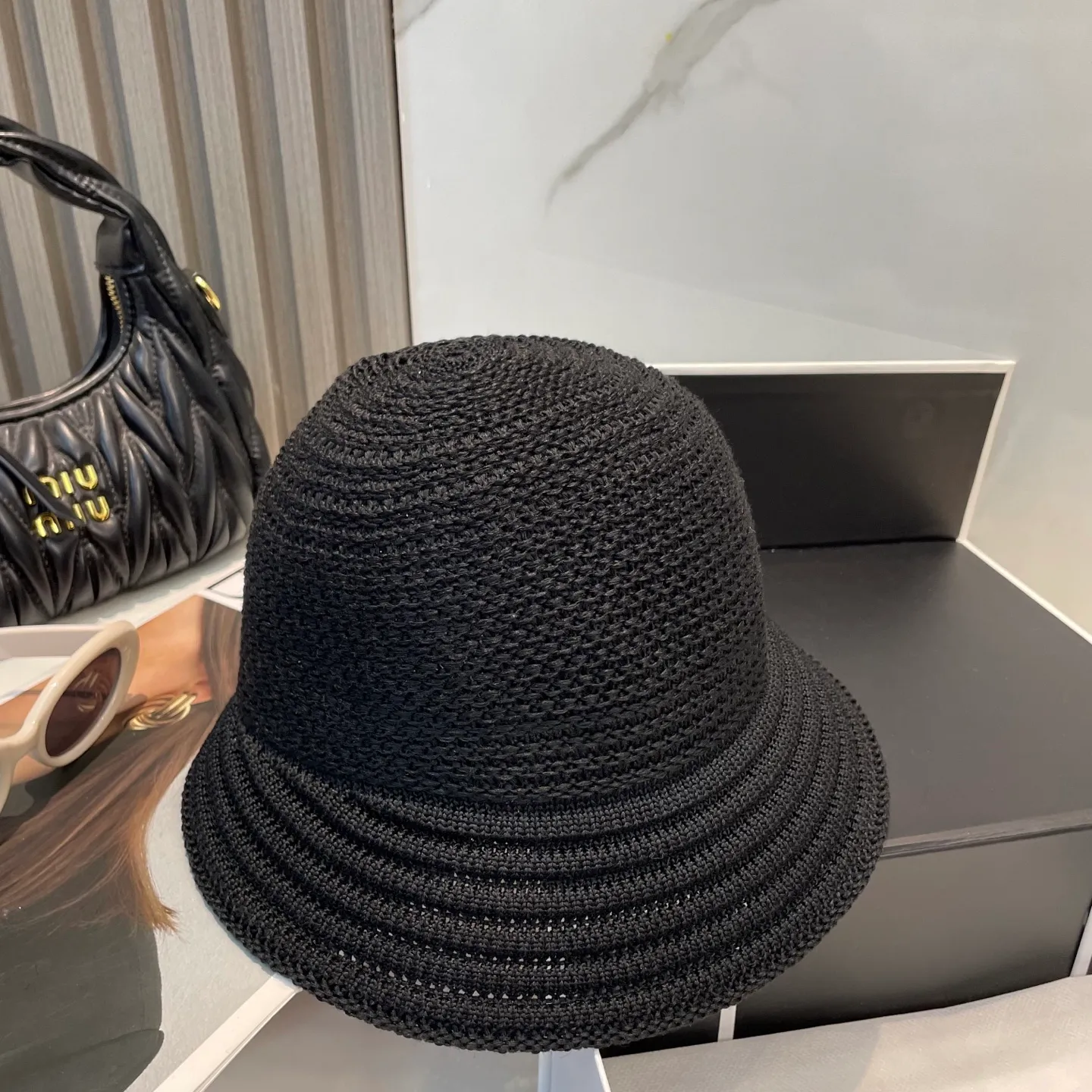 P60 CHANEL knitted basin hat, sun protection fisherman hat made of high density, a super tasteful knitted hat ~ the first choice for going out on the street! The shape of the hat is super nice, the color is perfect, and it’s light to carry! A must-have for little fairies🧚Head circumference 57cm