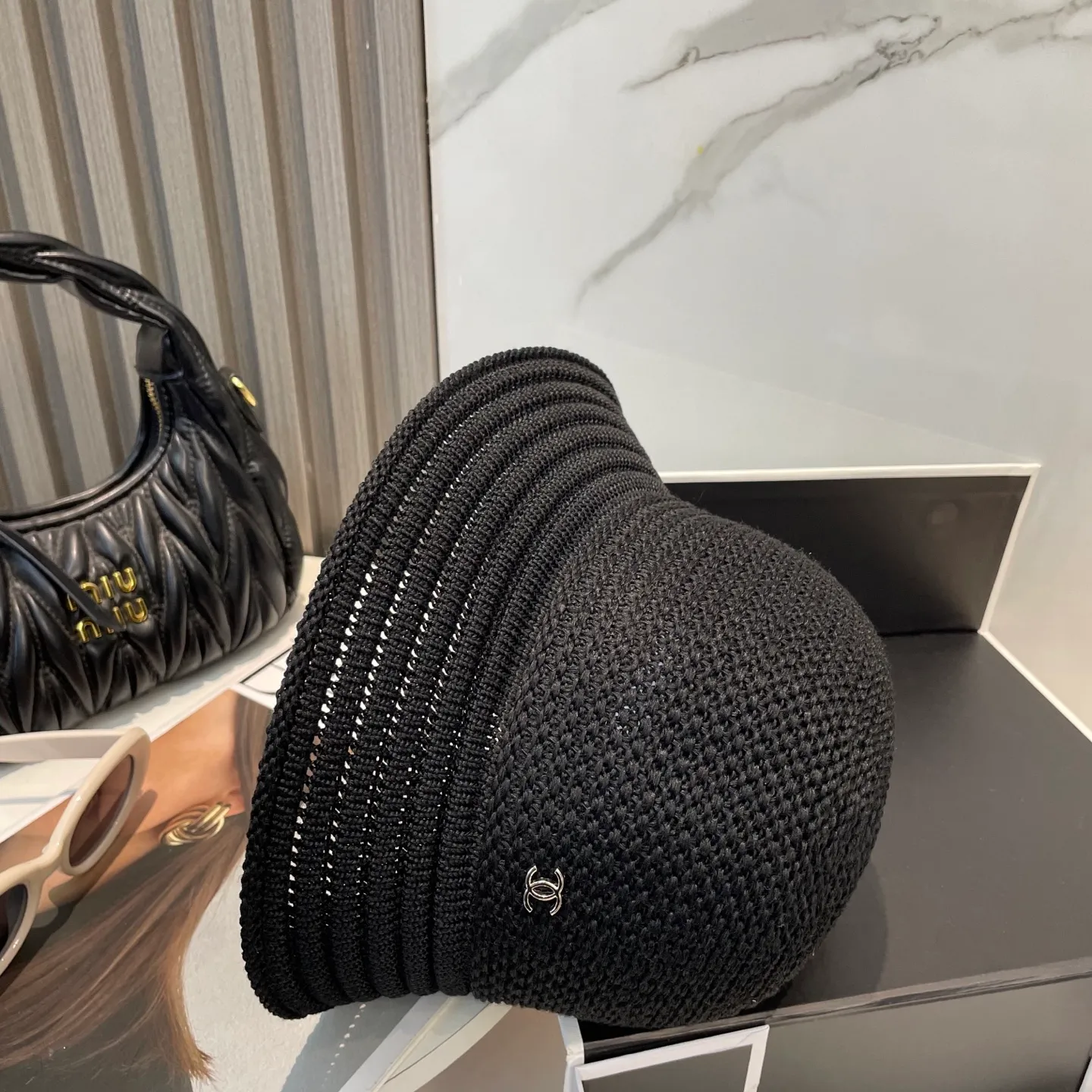 P60 CHANEL knitted basin hat, sun protection fisherman hat made of high density, a super tasteful knitted hat ~ the first choice for going out on the street! The shape of the hat is super nice, the color is perfect, and it’s light to carry! A must-have for little fairies🧚Head circumference 57cm