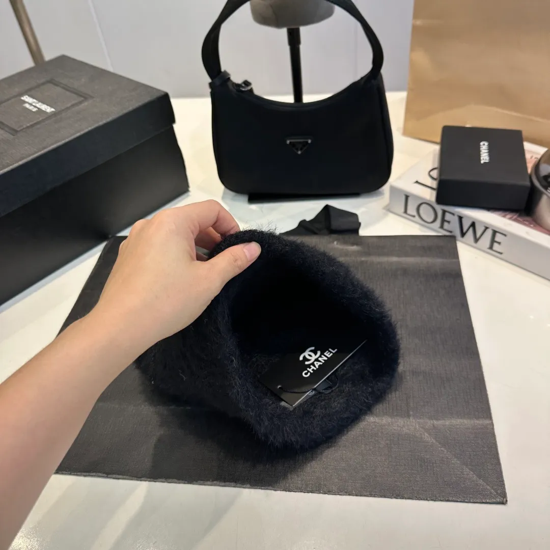 P60 Chanel Chanel 25 autumn and winter new knitted cold hat woven pattern wool knitted beanie