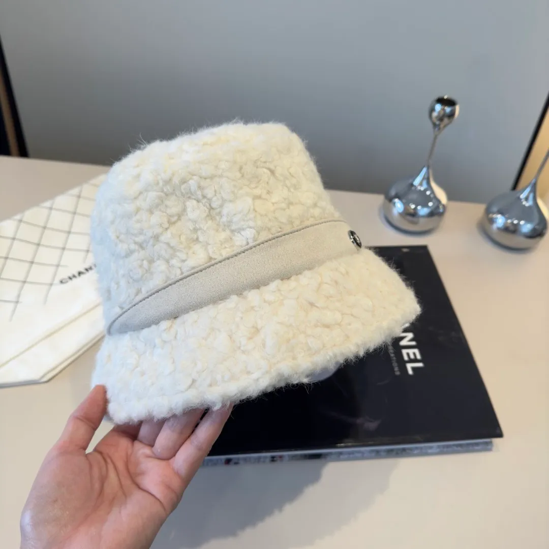 💰100¥ Chanel new buckskin bucket hat, plus velvet ear protection hat, head circumference 57cm