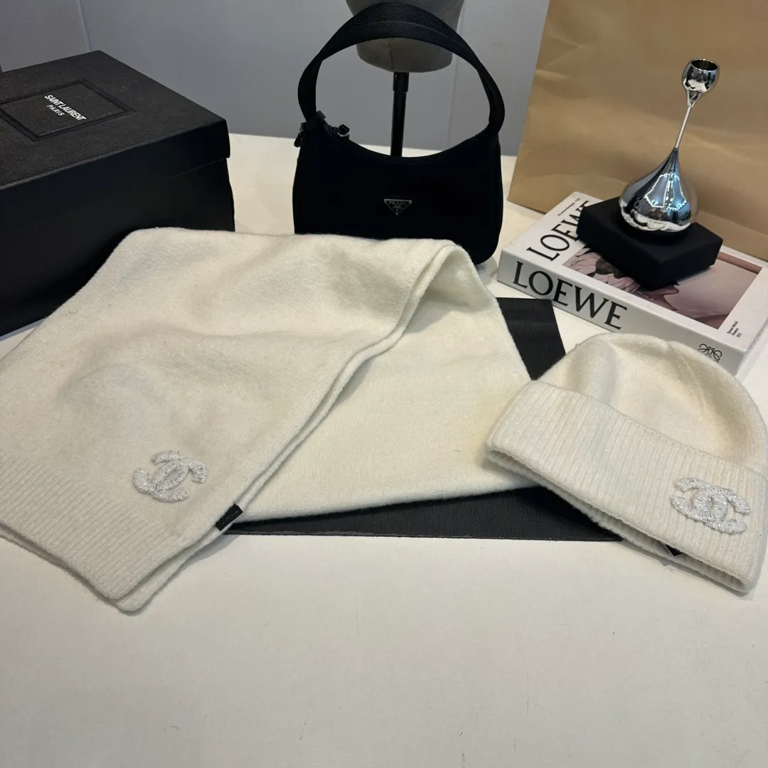 P220 Chanel Chanel knitted cashmere scarf hat set official model