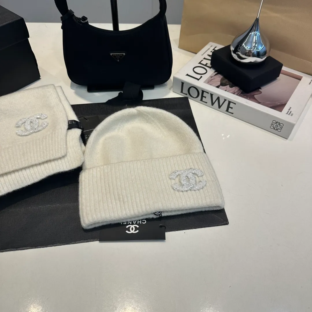 P220 Chanel Chanel knitted cashmere scarf hat set official model