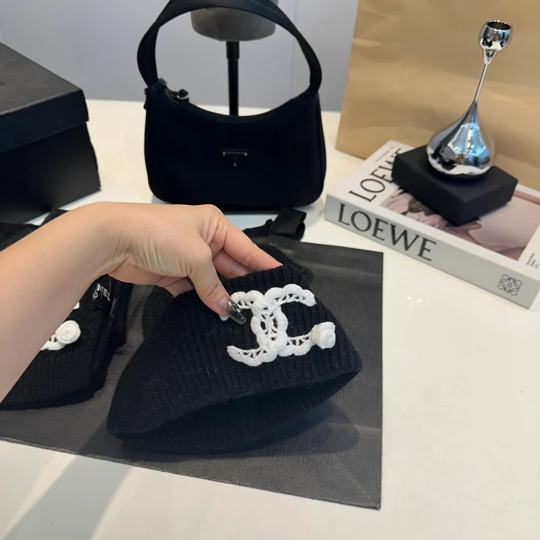 P220 Chanel Chanel knitted cashmere scarf hat set official model