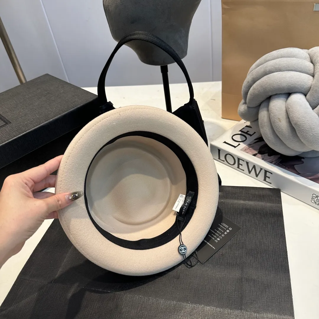 P170 Cha.nel Chanel's new classic lady style flat top hat, head circumference 57cm
