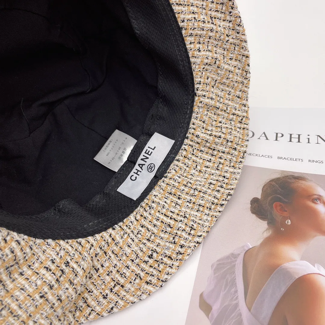 P70👒Chanel Chanel👒21 autumn and winter new autumn and winter high-end plaid woolen fisherman hat! French socialite! The quality is absolutely high-end! The quality of entering and exiting a large shopping mall at will! Super versatile colors