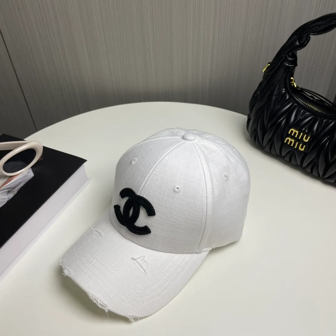 P66 CHANEL new baseball cap, classic and simple logo, fashionable and casual design, popular new product