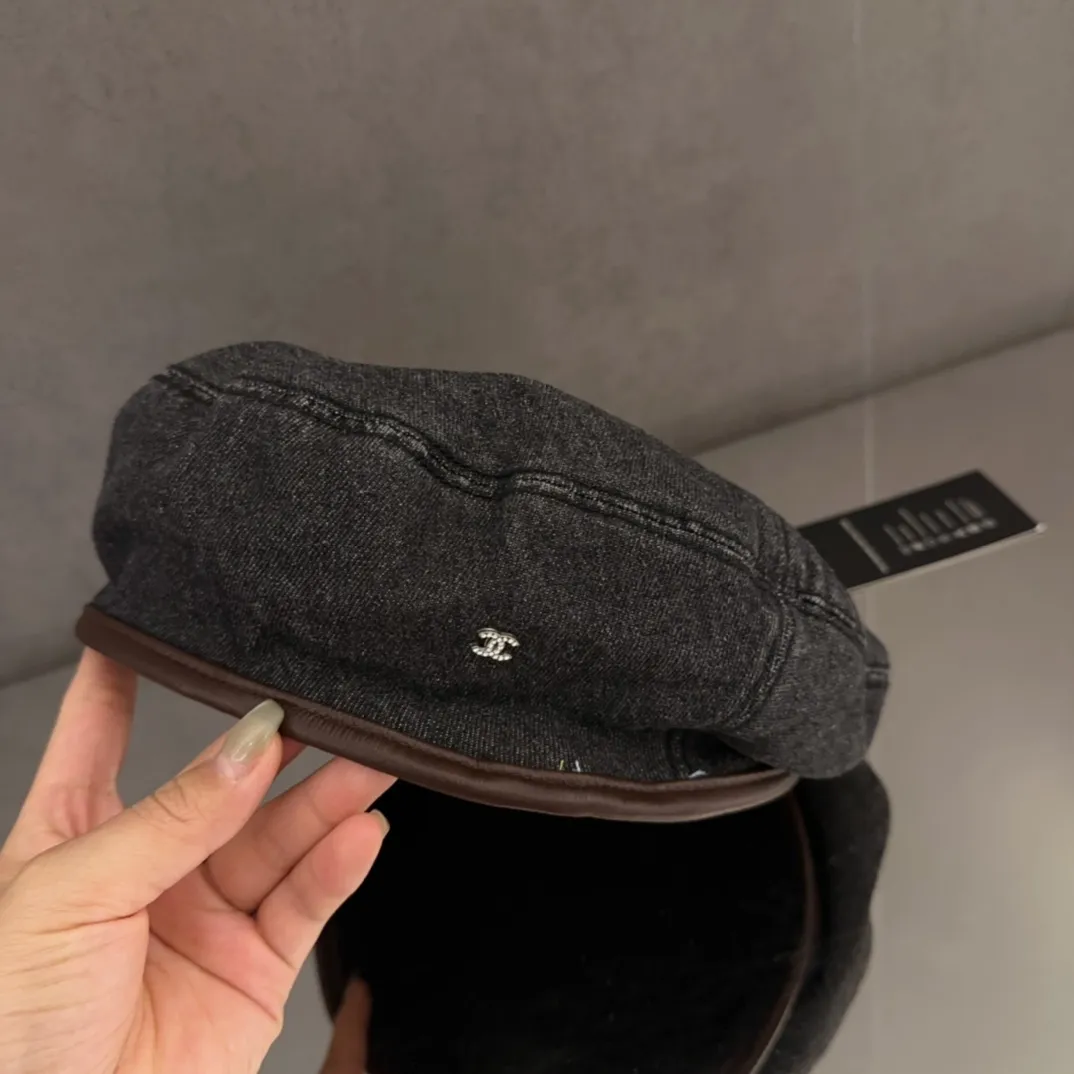 💰80 CHANEL Chanel new style 🆕denim blue retro style beret 🔸 Take it out for holiday travel and it will be beautiful❕ Second-hand style. This kind of hat is not easy to match 😬 Ready stock