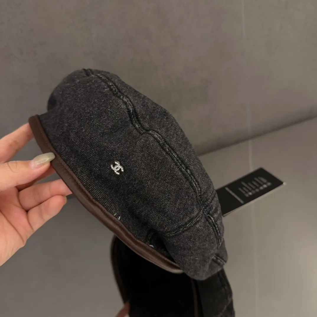 💰80 CHANEL Chanel new style 🆕denim blue retro style beret 🔸 Take it out for holiday travel and it will be beautiful❕ Second-hand style. This kind of hat is not easy to match 😬 Ready stock