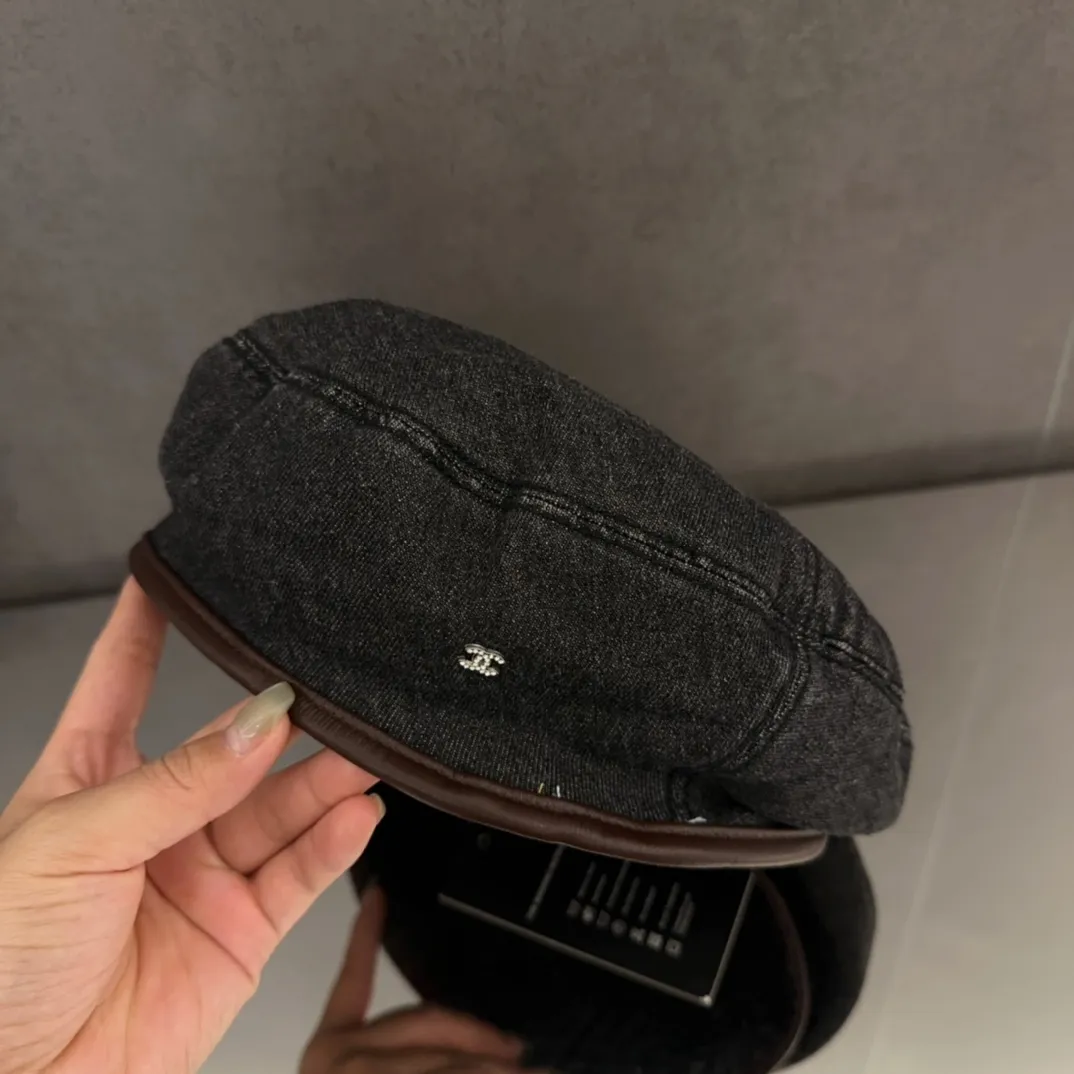 💰80 CHANEL Chanel new style 🆕denim blue retro style beret 🔸 Take it out for holiday travel and it will be beautiful❕ Second-hand style. This kind of hat is not easy to match 😬 Ready stock