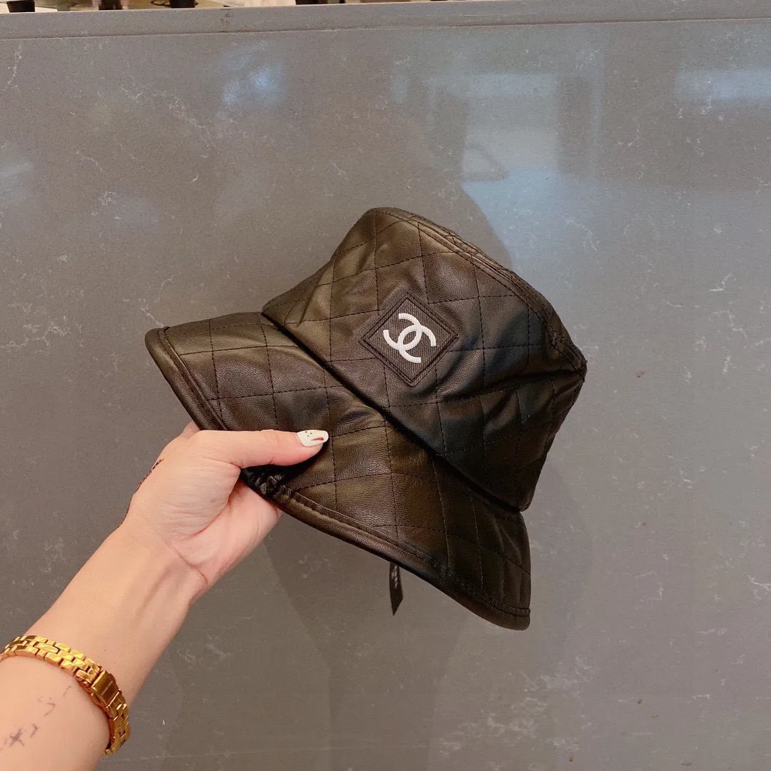 Running amount 70¥ Chanel Chanel 2022 new autumn and winter bucket hat, PU fabric, versatile big-name style, head circumference 57cm