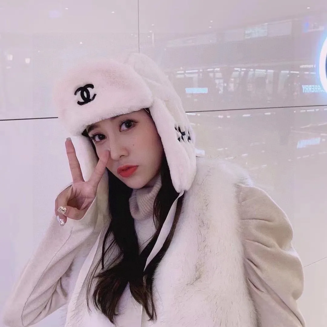 P70 high version thickened rabbit fur Chanel new autumn and winter ear protection hat, rabbit fur cold hat, official model