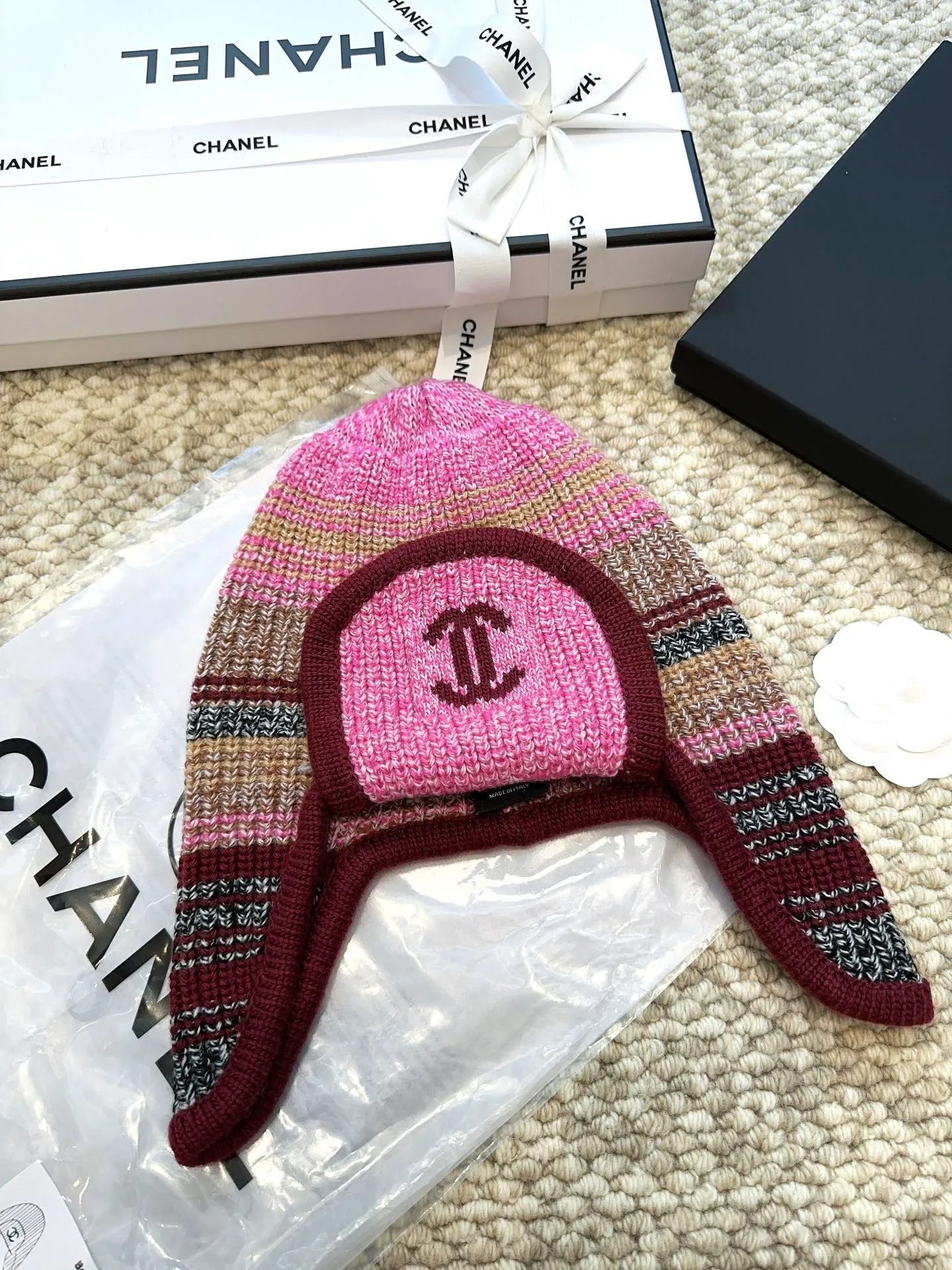 Chane*🆕Chanel 25N new ski series wool hat, the popular Lei Feng hat on the entire Internet, whoever wears it better 4️⃣ individual colors, black and white, versatile and cool, blue and pink, cute, can be worn by men and women as a couple, wool and cashmere material, warm and good-looking, a must-have👍👍👍