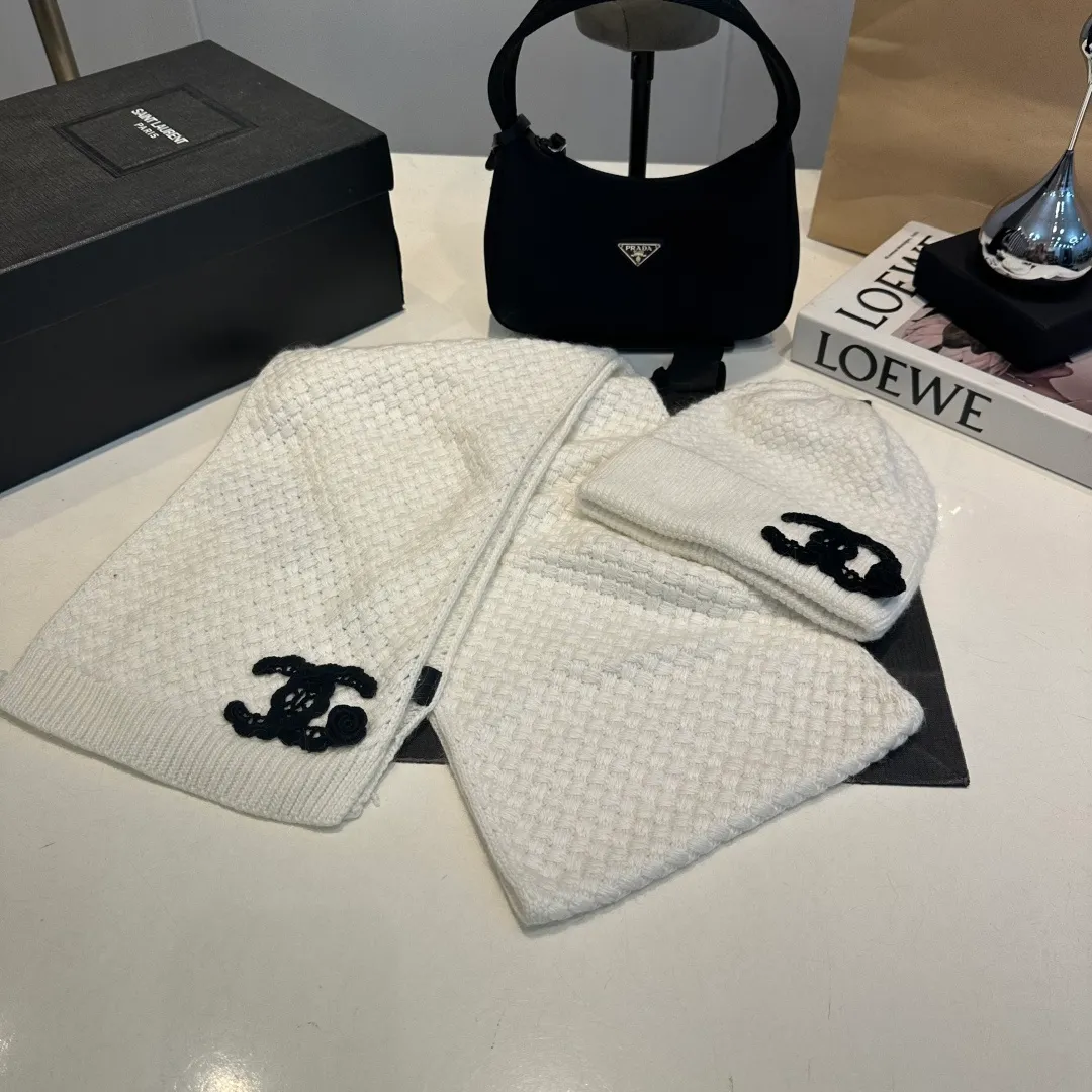P220 Chanel Chanel knitted cashmere scarf hat set official model