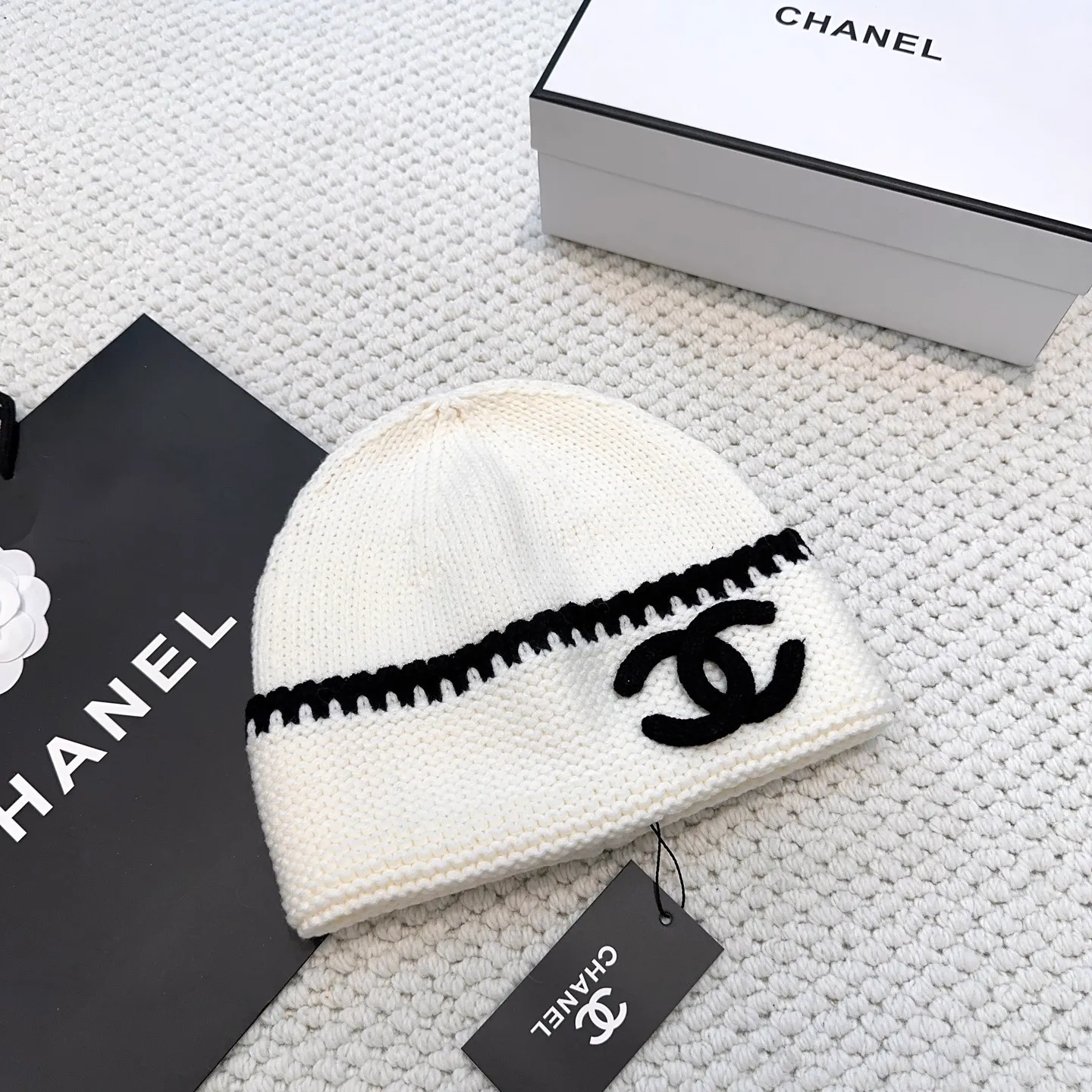 P70 Chanel official website quality Chanel autumn and winter woolen hat recommended by Internet celebrity fashion bloggers, Xiaohongshu's popular style, super soft and comfortable knitted hat with excellent elasticity!