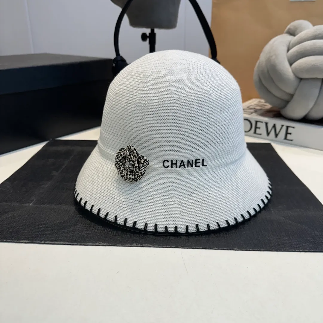 P70 CHANEL Chanel's new camellia fisherman hat🧢The details are exquisite and the workmanship is exquisite