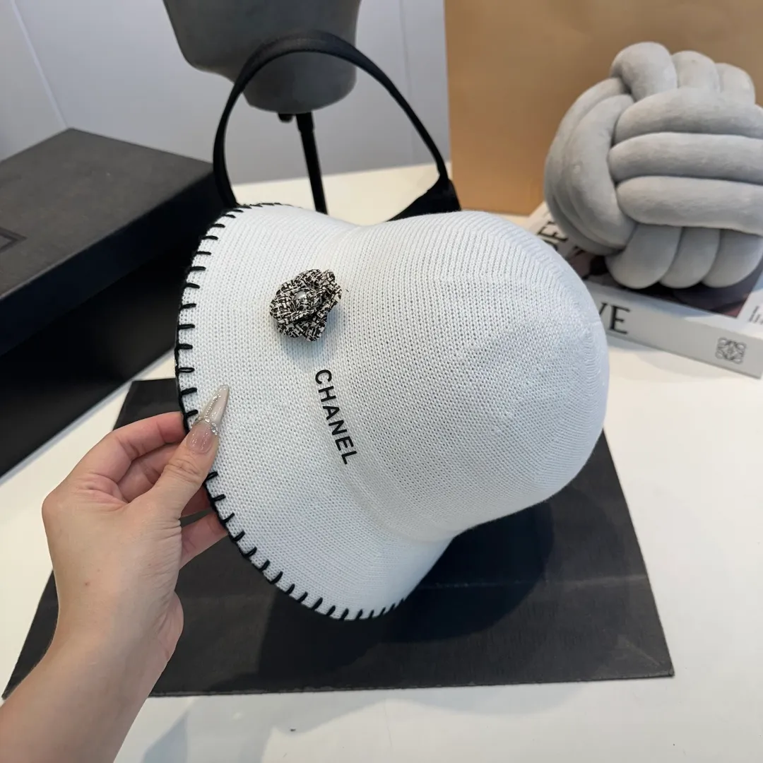 P70 CHANEL Chanel's new camellia fisherman hat🧢The details are exquisite and the workmanship is exquisite