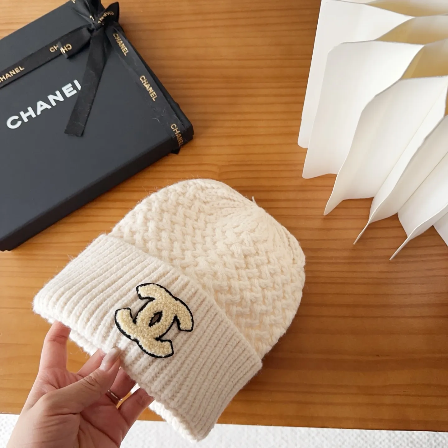 💰60 Chanel official website releases CHANEL small and popular knitted hat! Xiaohongshu’s new product is released, it’s so 🉑️, high-elastic fabric, classic colors, same style for men and women.