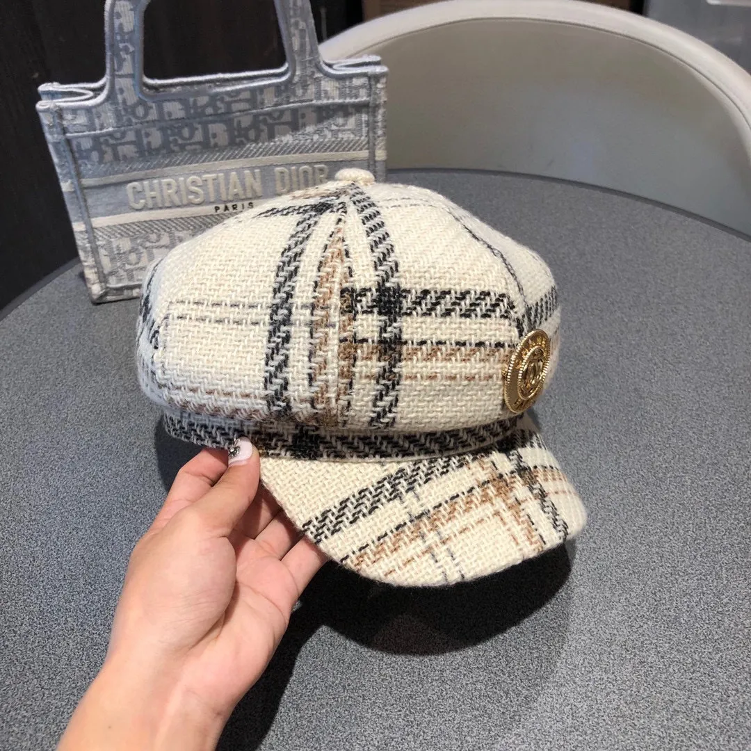 P160 CHANEL Chanel 20 autumn and winter new style, the most plaid design octagonal hat, the quality is superb, the shape of the hat is more elegant, this season's hot style!