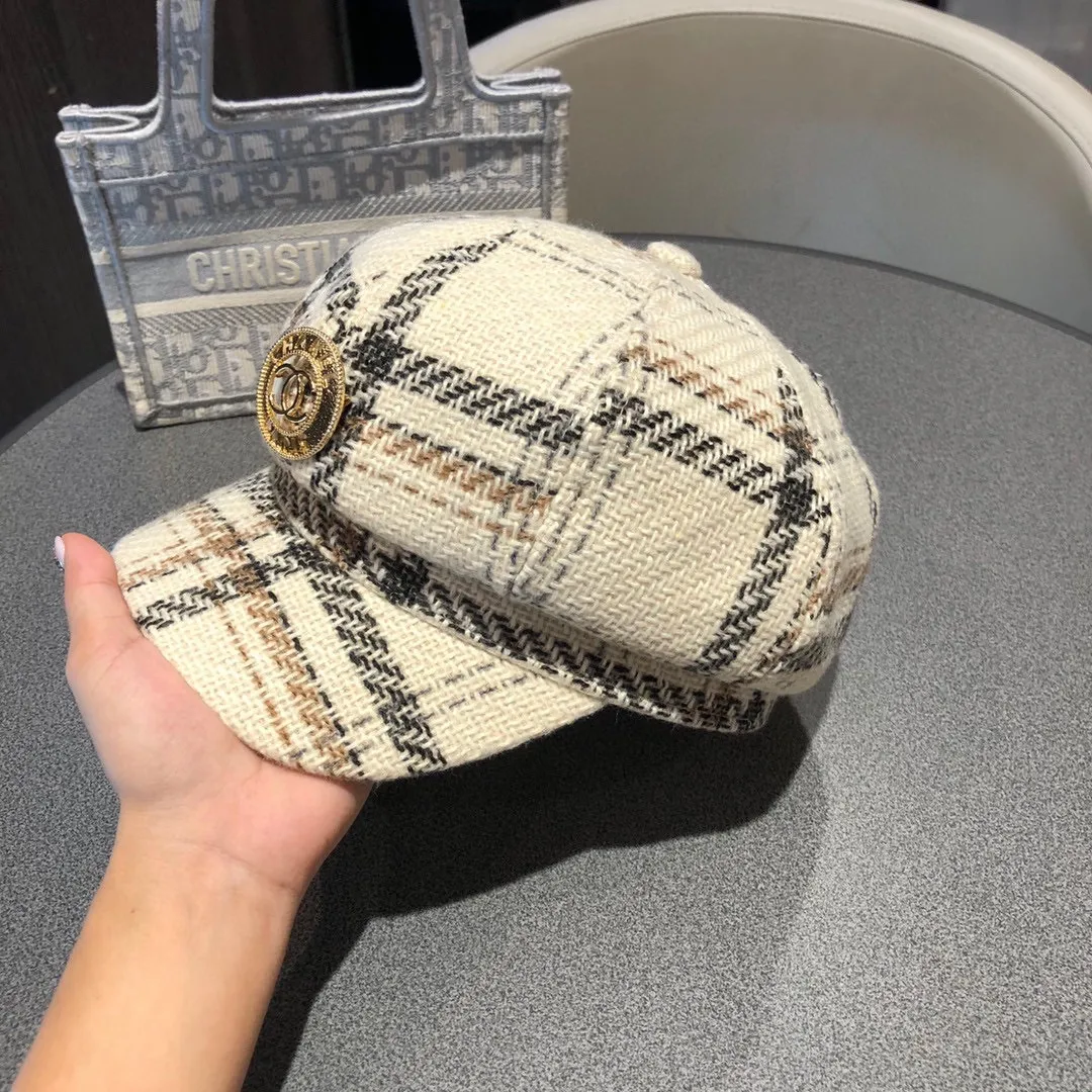P160 CHANEL Chanel 20 autumn and winter new style, the most plaid design octagonal hat, the quality is superb, the shape of the hat is more elegant, this season's hot style!