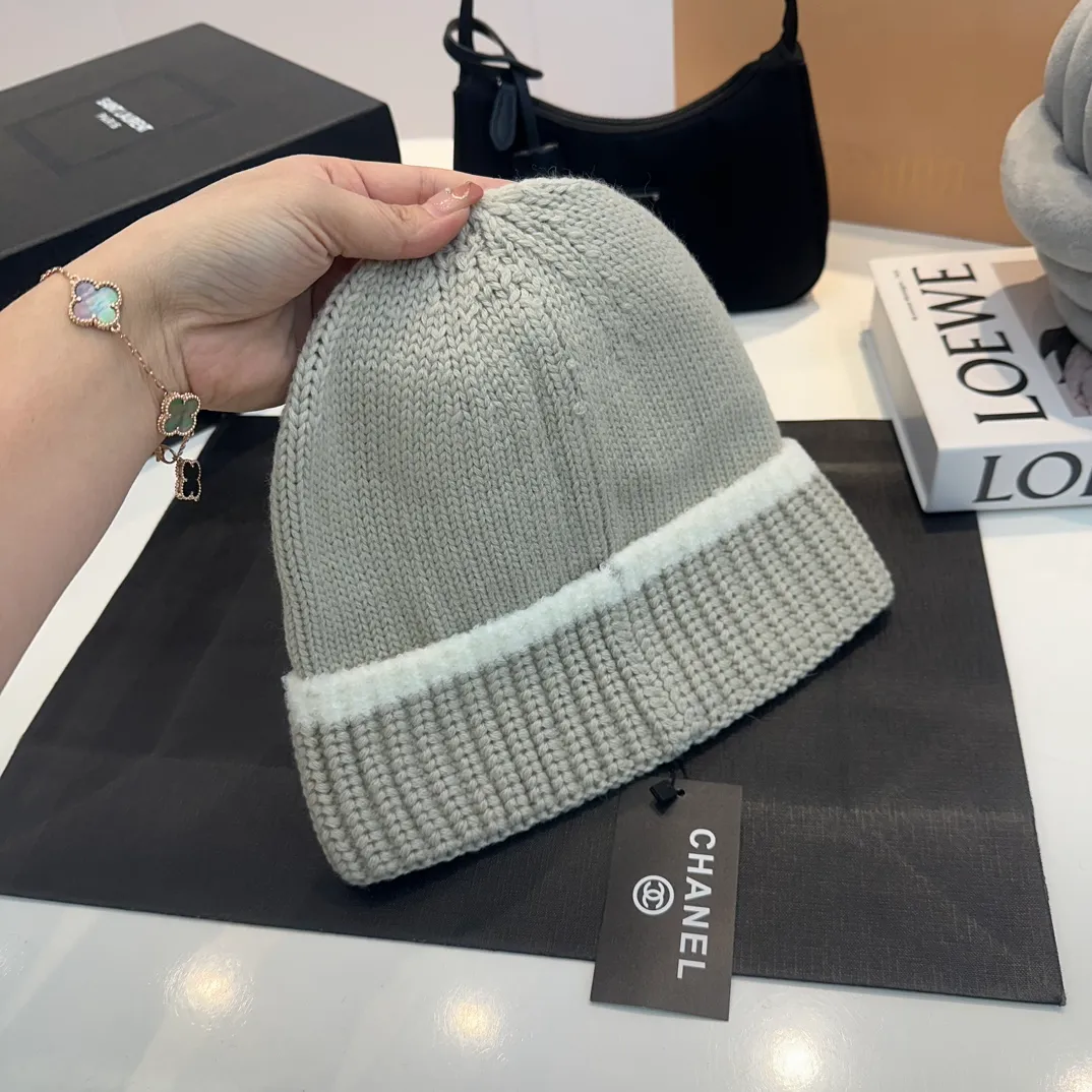 P70 official website quality Chanel 23K autumn and winter wool hat recommended by Internet celebrity fashion bloggers, a popular style in Xiaohongshu, a knitted hat with a super soft and comfortable feel, and excellent elasticity