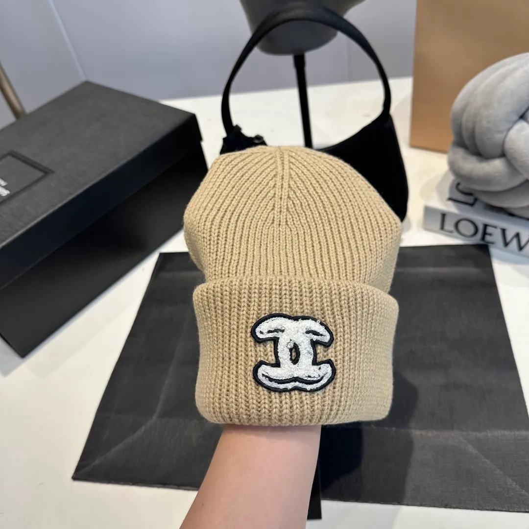 P60 Chanel knitted beanie