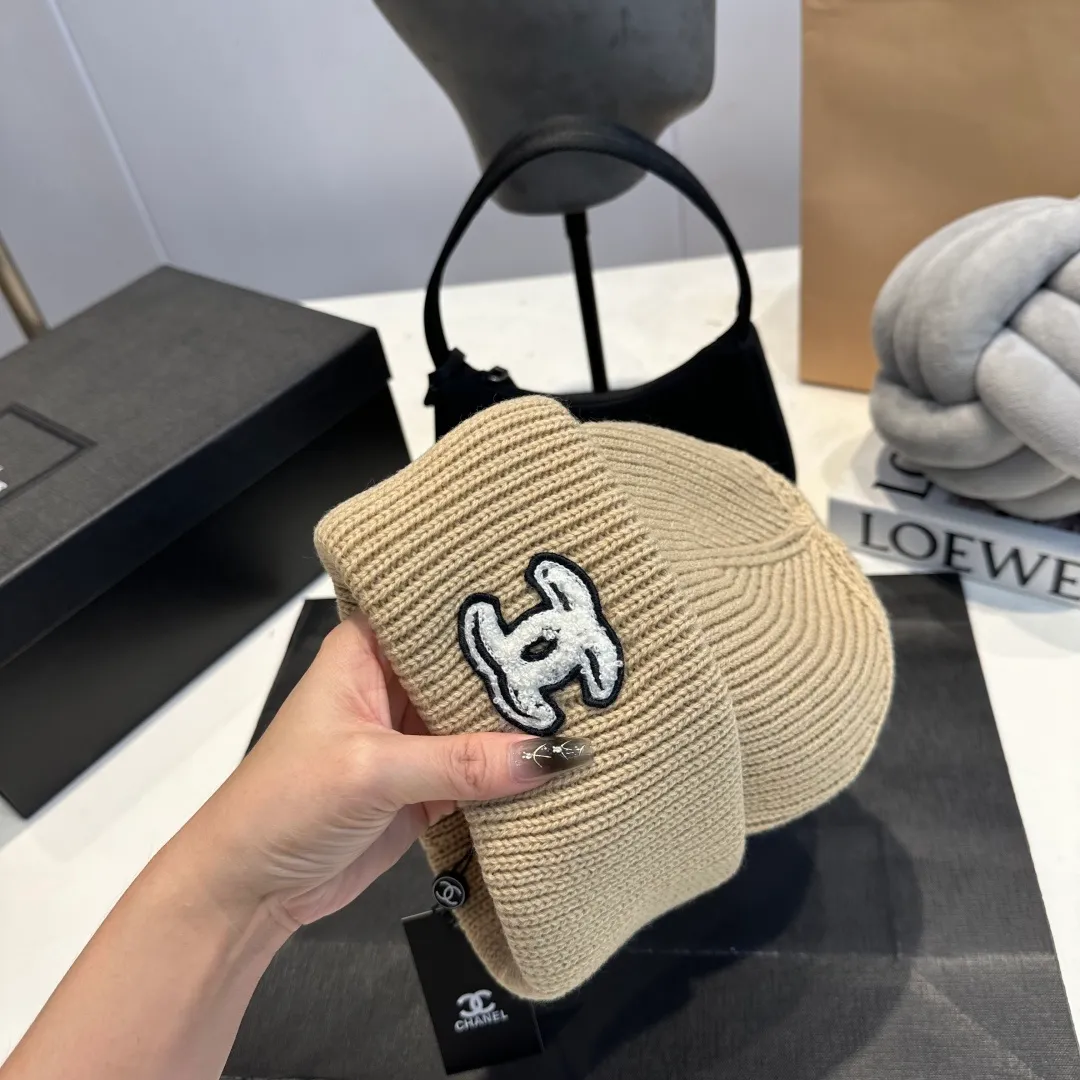 P60 Chanel knitted beanie