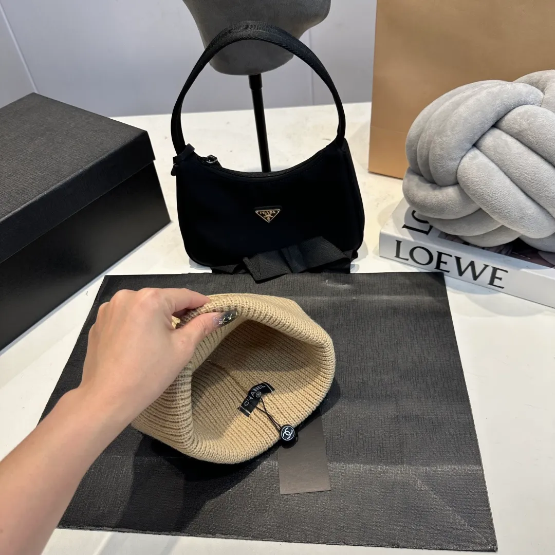 P60 Chanel knitted beanie