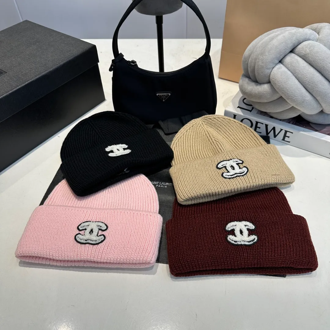 P60 Chanel knitted beanie
