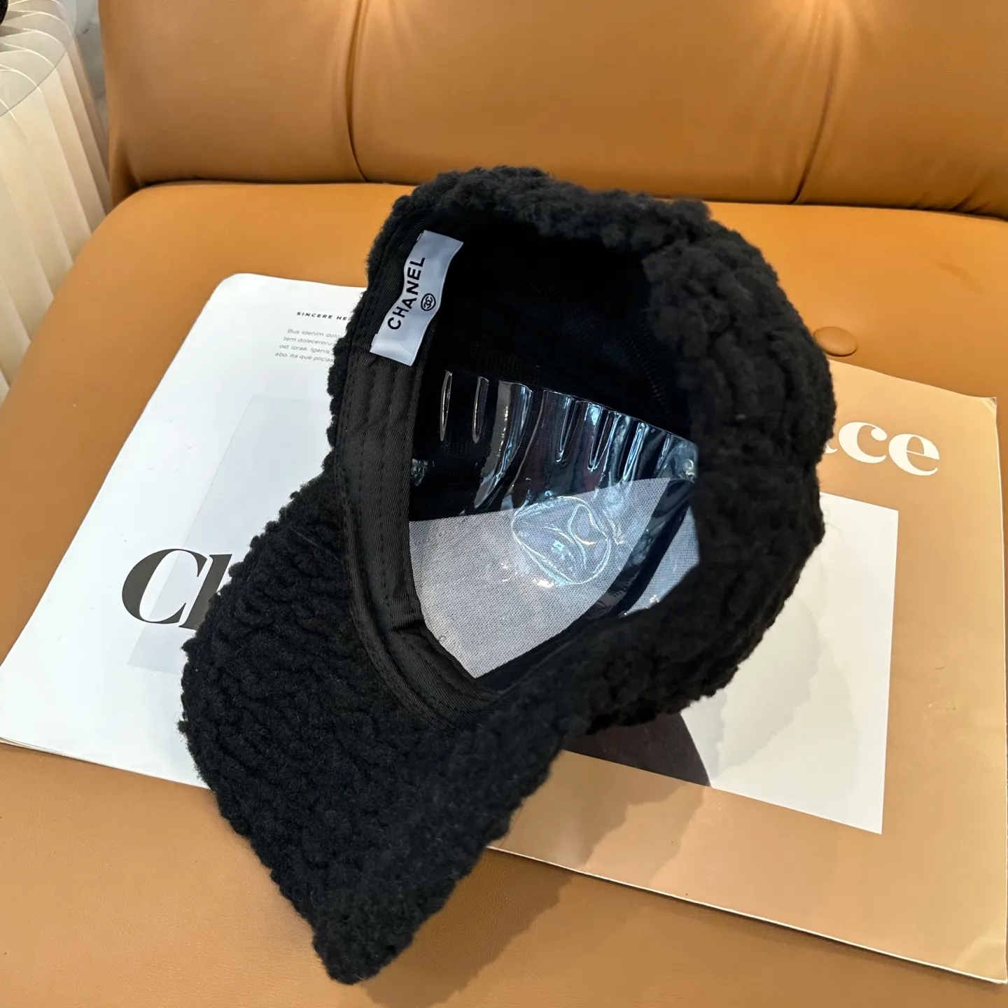 P60 Chanel Chanel new autumn and winter lamb wool baseball cap Chanel's simplest style, small face-shape hat