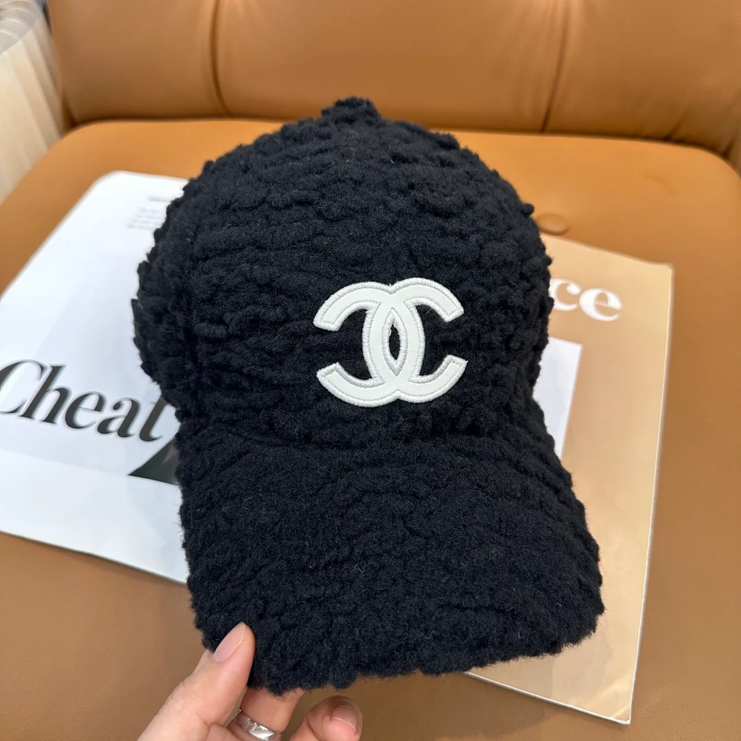 P60 Chanel Chanel new autumn and winter lamb wool baseball cap Chanel's simplest style, small face-shape hat
